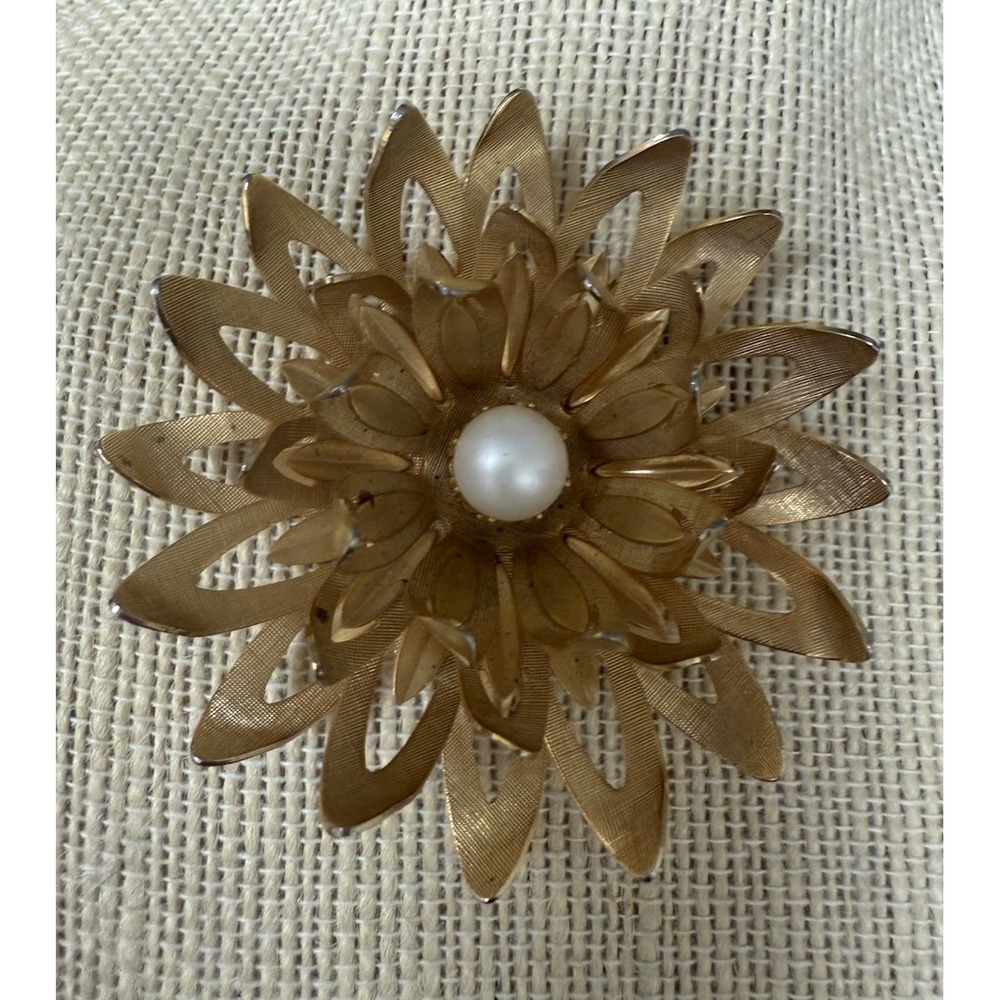 Emmons Brooch Pin three tiered textured gold tone faux pearl 2-3/8"